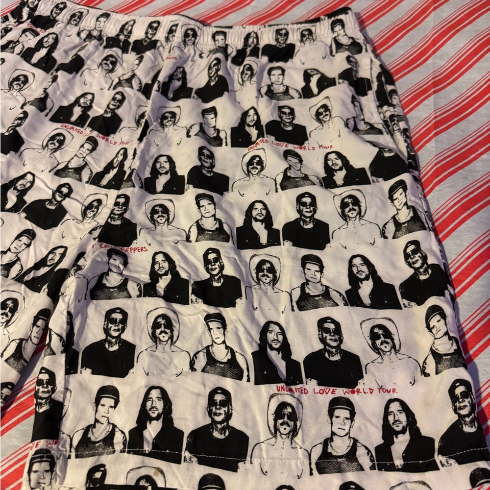 Red Hot Chili Peppers Stylish Black and White Graphic Men's Shorts - Picture 5 of 5